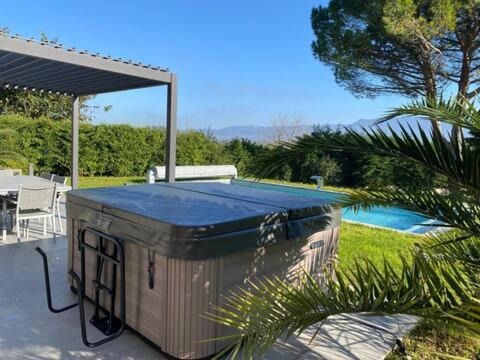 Magnifique villa avec piscine, Jacuzzi et Baignoire Balnéo