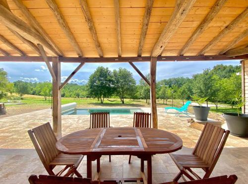 Magnifique Villa en pleine nature, piscine et beach volley