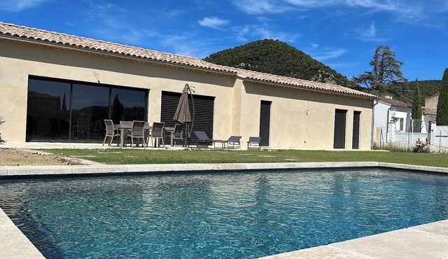 Magnifique Villa Neuve Avec vue sur les Dentelles de Montmirail!