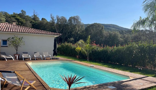 Magnifique villa récente entre mer et montagne située entre Ajaccio et Porticcio