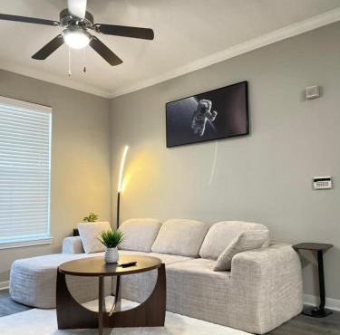 Magnolia 1BR Retreat Perfect for Work & Getaways