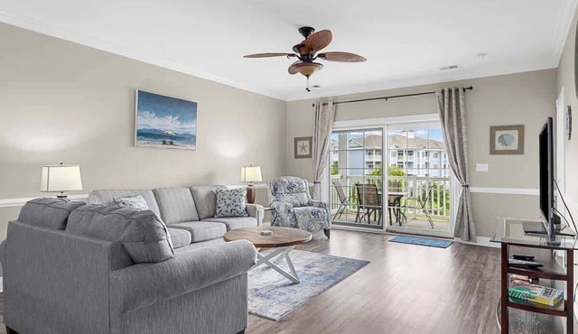 Magnolia 302 · Golf & Lake Hideaway 3BR