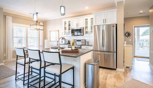 Magnolia Aloha: Golf Resort Condo - Pools, Gym, and Fairway Views!
