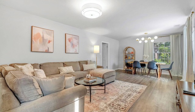 MAGNOLIA BARN 7-8 Bedrooms 8+ Parking Spots 2 Miles from FSUCapitol