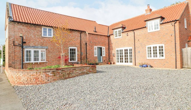 MAGNOLIA BARN, family friendly, with a garden in Southwell
