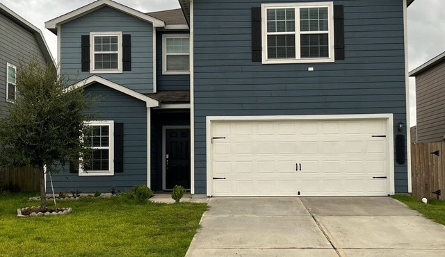 Magnolia Blooms: Spacious 5-BR 3.5 BA, tranquil, vibrant community.