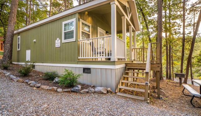 Magnolia Cottage at Safe Harbor Brady Mountain on Lake Ouachita!