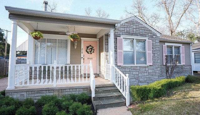 Magnolia Cottage/Cozy Stay in Central Location