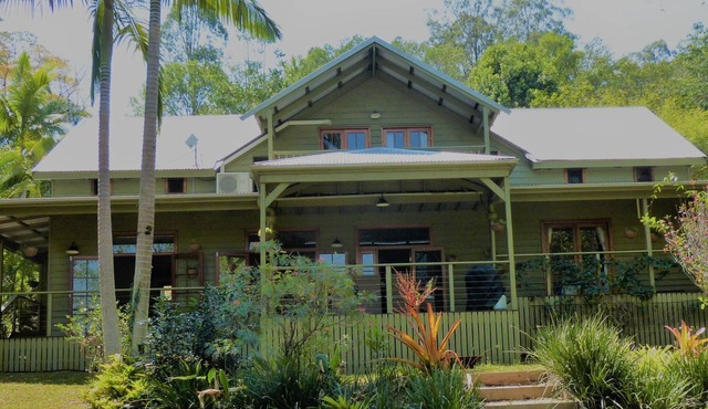 Magnolia Cottage - Magical Noosa Hinterland Retreat