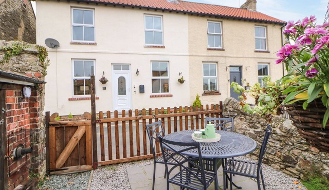 MAGNOLIA COTTAGE, pet friendly, with open fire in Melsonby