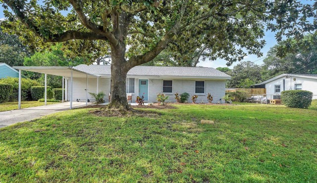 Magnolia Escape: TVs, Grill, Only 3 Miles to Beach