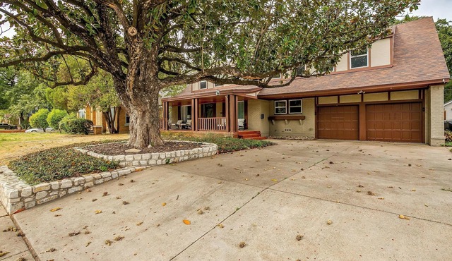 Magnolia Estate: Pool, Hot Tub & Game Room! Minutes from the Stockyards & More!