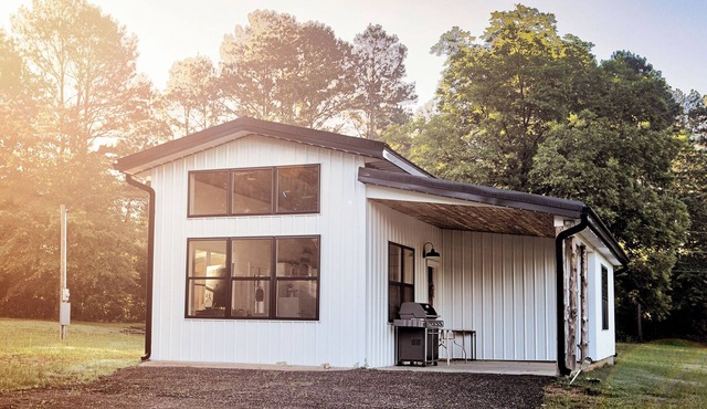 Magnolia Farmhouse - enjoy fresh air and Wi-Fi!