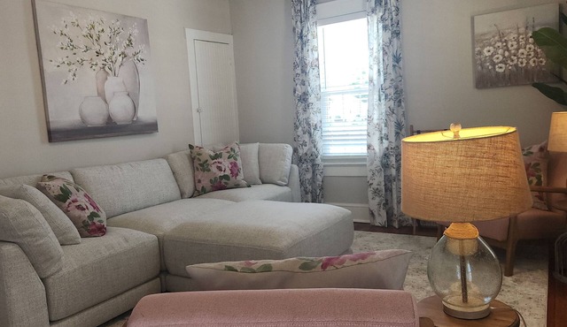 Magnolia Hideaway 2-BR Apt in center of Town of Colonial Beach