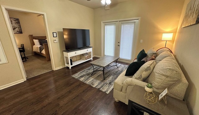 Magnolia Hideaway: Relaxing 1BD/1BA w/Gym, Pool, BBQ Grill