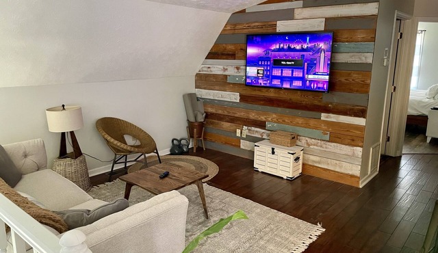 Magnolia House Loft - 10 min to downtown and campus
