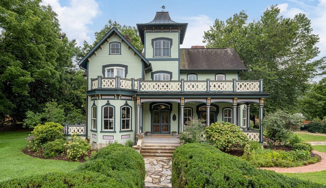 Magnolia House private mountain 2+ acre garden estate - in town, 7 bd, 6.5 bath