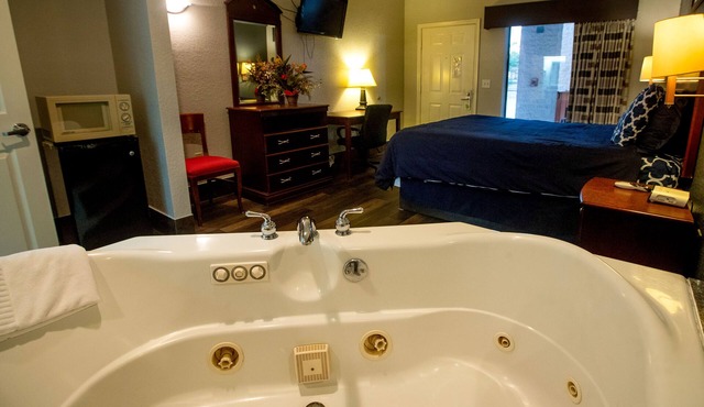 Magnolia Inn And Suites
