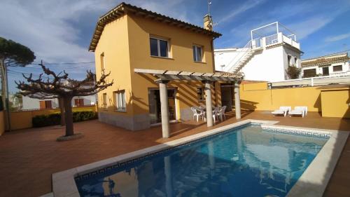 Magnolia l'Escala 2, casa con piscina y barbacoa a 100m de la playa