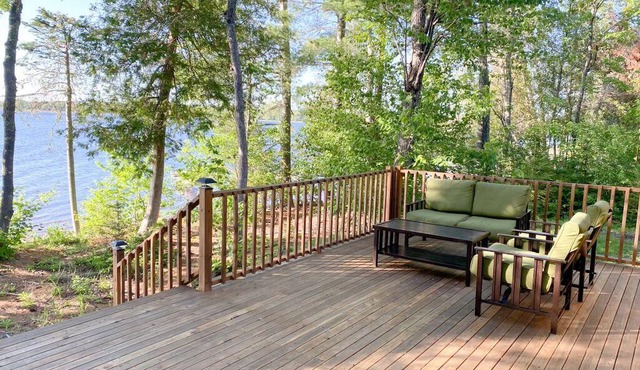 Magnolia Lane Lakefront Cottage