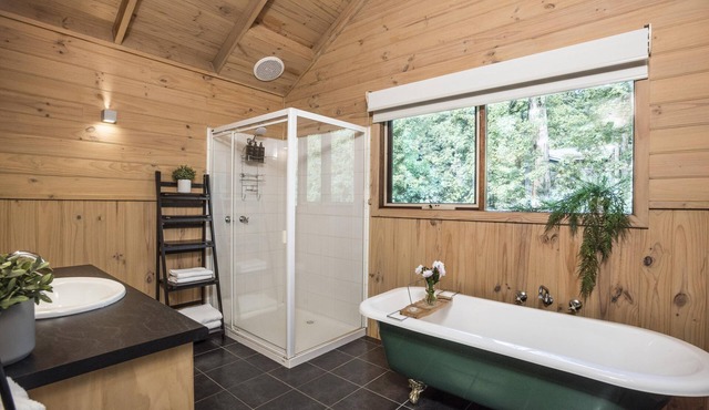 Magnolia Lodge - Cosy Lodge for Two! (infants welcome)