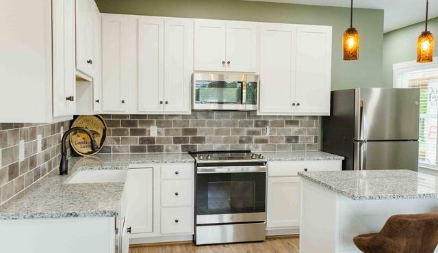 Magnolia Manor: Two-Story, 6-Person Retreat, Balconies & Views!