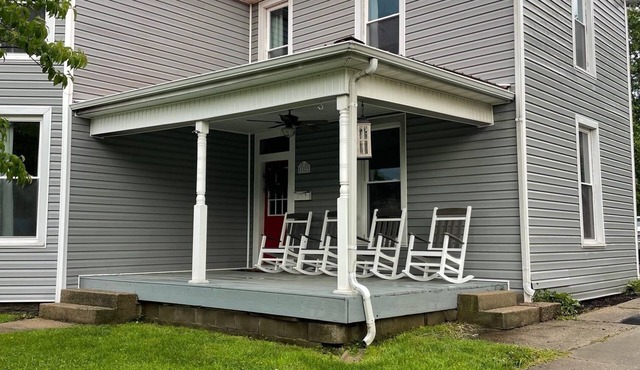 MAGNOLIA ON MAIN! Charming 4-bed, renovated century old home in Williamstown.