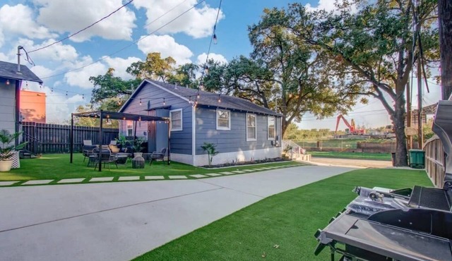 Magnolia Park Retreat -3 Separate Units w Backyard