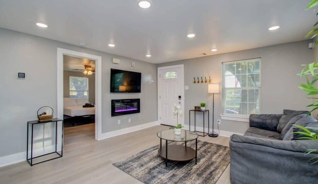Magnolia Park Urban Retreat - 2-BD/1-BA with Yard