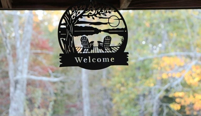 Magnolia Retreat-an inviting country Missouri Ozarks home in a private setting