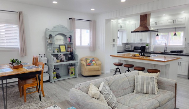 Magnolia River Charming house in fantastic Friendsville with WiFi, AC