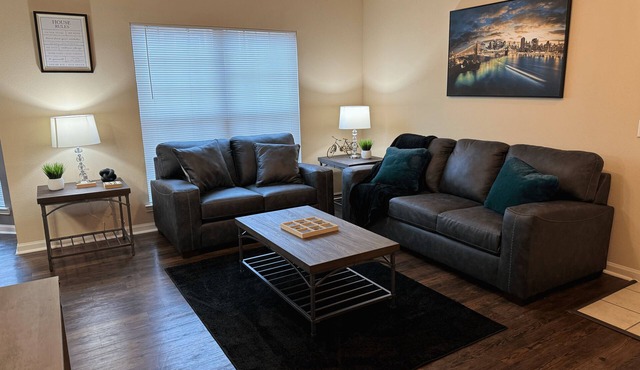 Magnolia Serenity: 2BR/1BA w/Gym, Pool, BBQ Grill