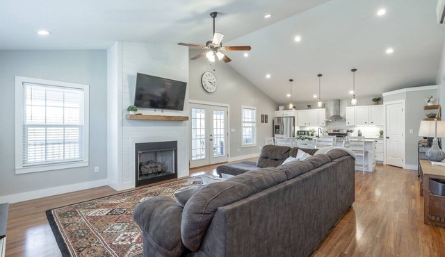 Magnolia |Stylish farmhouse Apartment|Dogs welcome