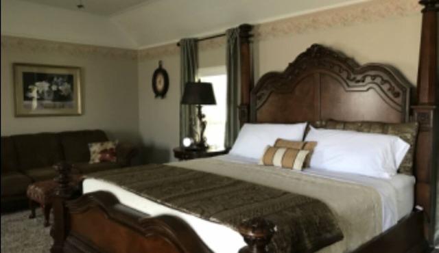 Magnolia Suite- 2 Bedrooms, Ensuite Bath