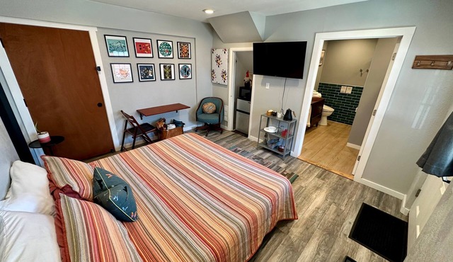Magnolia Suite: Modern Luxury Suite Near DIA + Downtown No Cleaning Fee