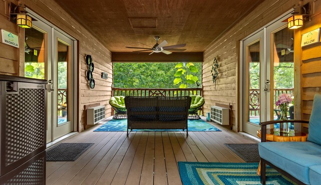 Magnolia@The Woods Cabins - Adorable cabin - 5 minute walk to downtown Eureka