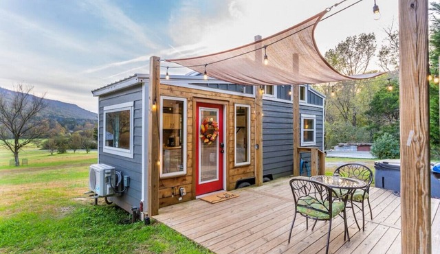Magnolia Tiny Home - Hot Tub and Mountain Views