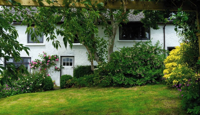 MAGNOLIA VIEW, pet friendly, character holiday cottage in Barnstaple