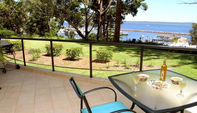 Magnus Pines, 2,52-56 Magnus Street - Apartment with stunning views, linen and bed making, Wi-Fi and Air con