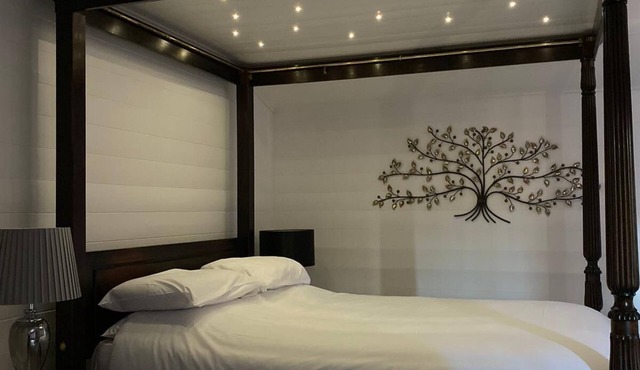 Magpie 1 Hot Tub HuntersMoon-Warminster-Bath-Wiltshire