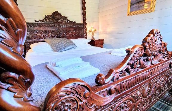 Magpie 2 Hot Tub HuntersMoon-Warminster-Longleat-Wiltshire