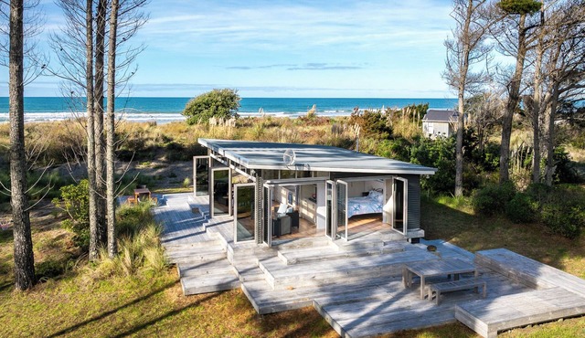 Mahanga Dunes Retreat - Mahia Holiday Home