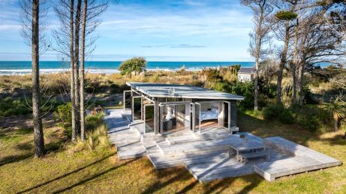 Mahanga Dunes Retreat - Mahia Holiday Home