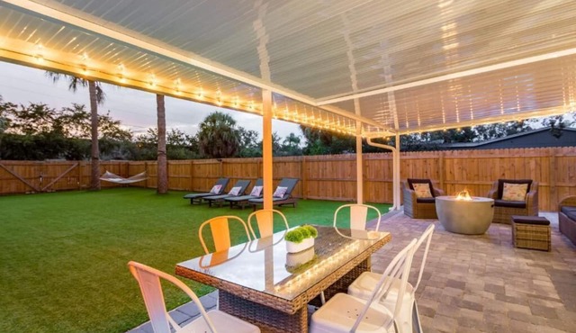 Mahi on Madison: Close to Clearwater Beach w/Huge Fenced Yard & Private Hot Tub