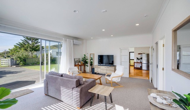 Mahia Bliss - Surf & Serenity Holiday Home