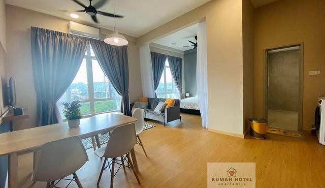 Mahkota Valley (Rumah Hotel)