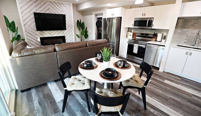 Mahogany Lakefront 2BR Walkout | Trails & Privacy