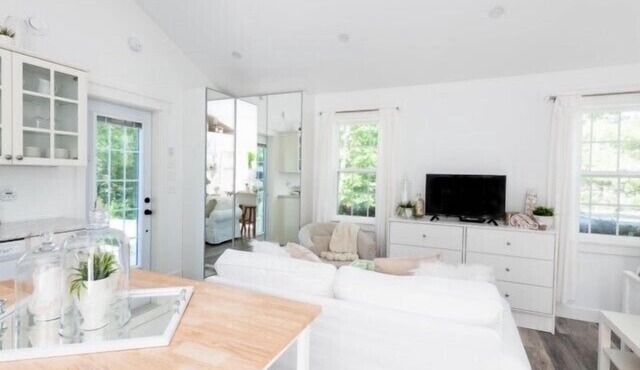 Mahone Bay Hide-Away