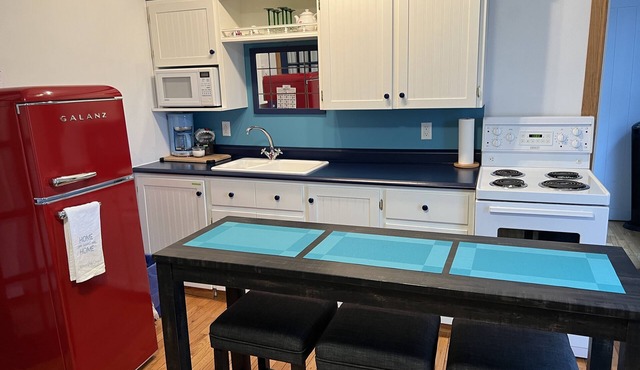 Mahone Bay NS - Town Center 2 Bedroom Apt. - Close to Oak Island