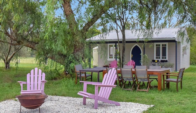 Mahony Estate Vineyard View - Sleeping 2 Guests in Broke